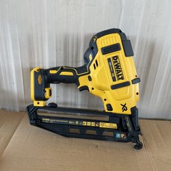 20V MAX XR 16-Gauge Electric Cordless Angled Finishing Nailer 