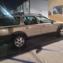 2002 Volvo V70  XC    
