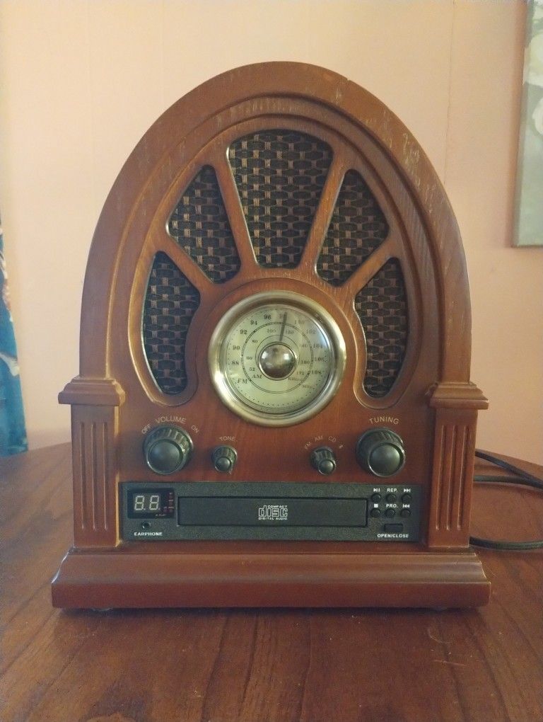Victrola Vintage Wooden
AM/FM Radio with Wireless Bluetooth, Headphone Jack, and CD Player,Mahogany.