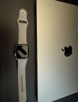 Apple Watch SE (2nd Gen) — 40mm GPS (2023)