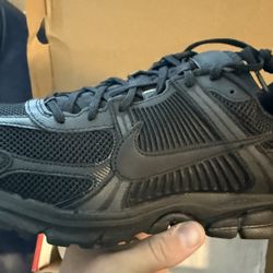Nike Vomero 5 Black Size 11 Running Sneakers Tenis