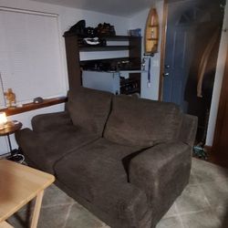  Loveseat 