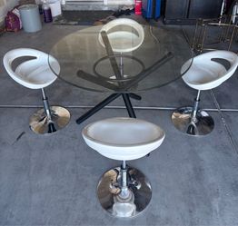 Round glass table 42” diameter + 4 white stools . Set for $80