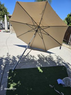 Sunvilla patio Umbrella 10ft new