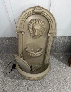Lion Head Wall Fountain