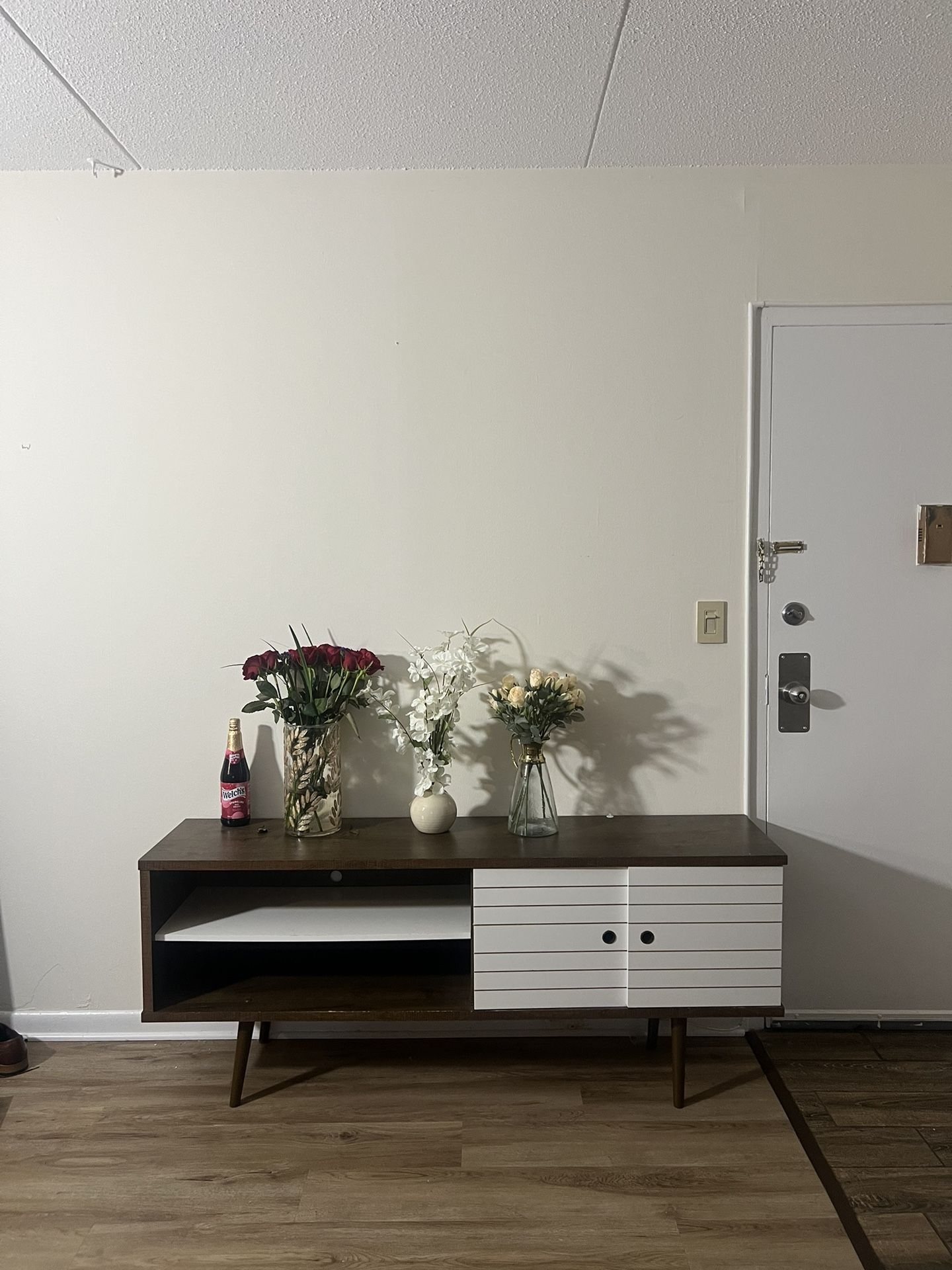 TV CONSOLE FOR SALE - CASH ONLY