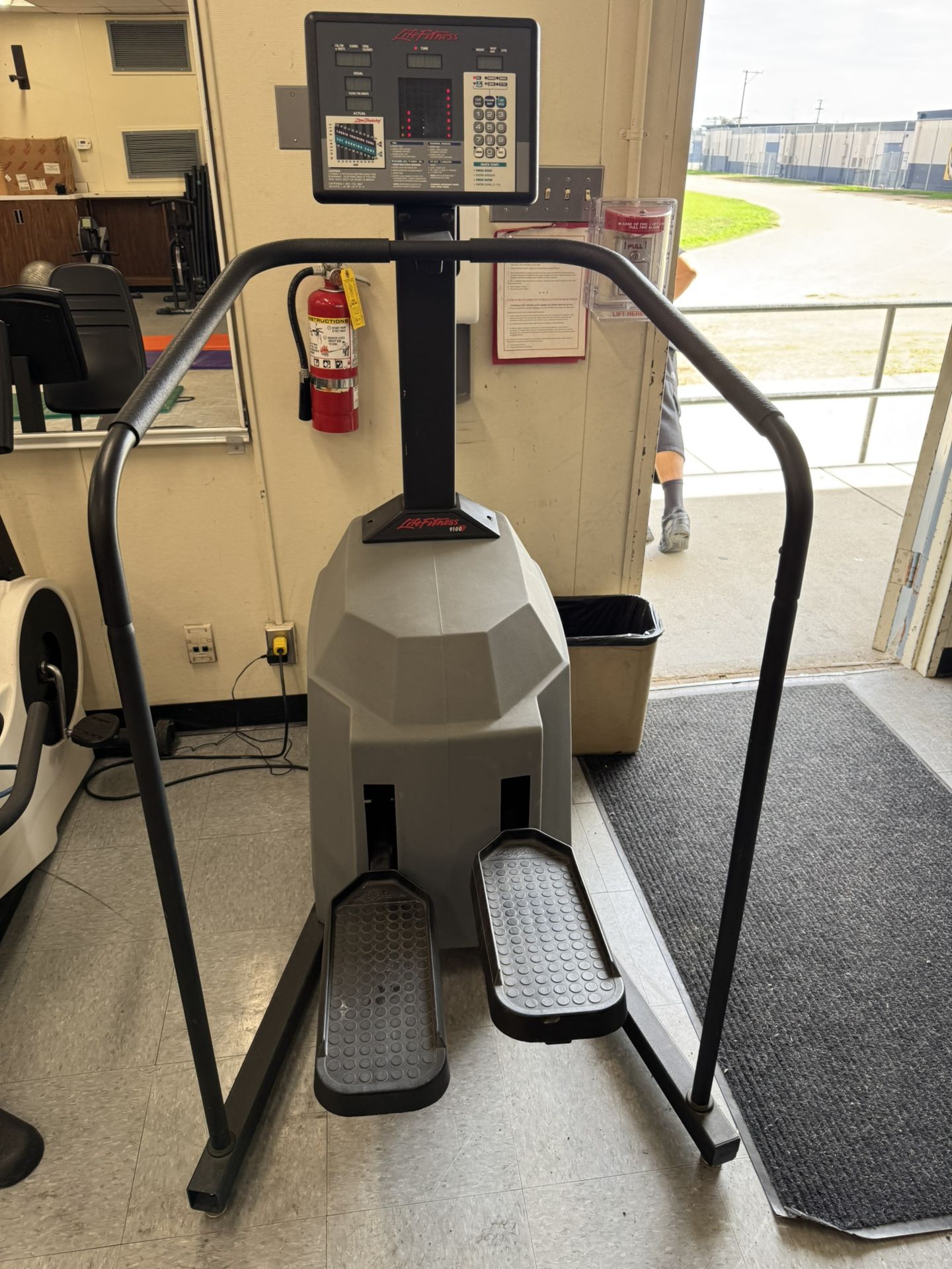 LIFE FITNESS STAIR CLIMBER 9100