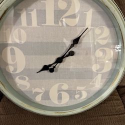 Shabby Chic Wall Clock In Excellent Condition Only $5!!!!