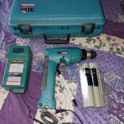 Makita Drill 6095D Used GOOD CONDITION ALL PARTS
