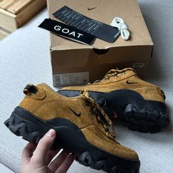 Nike Womens Lahar Low Wheat