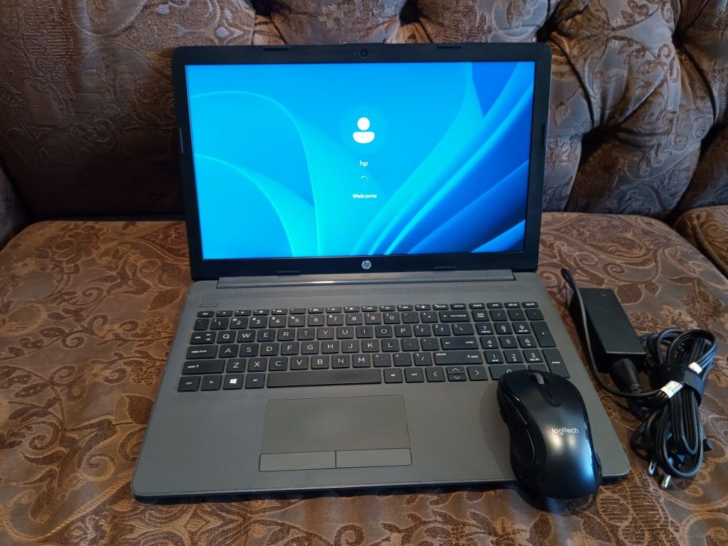 Laptop HP-15-255 G7-AMD-A6-8GB Ram-128gb HD SSD Solid Go-od For Stud-ents.