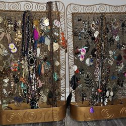 Wall gold-toned metal jewelry organizer stand 