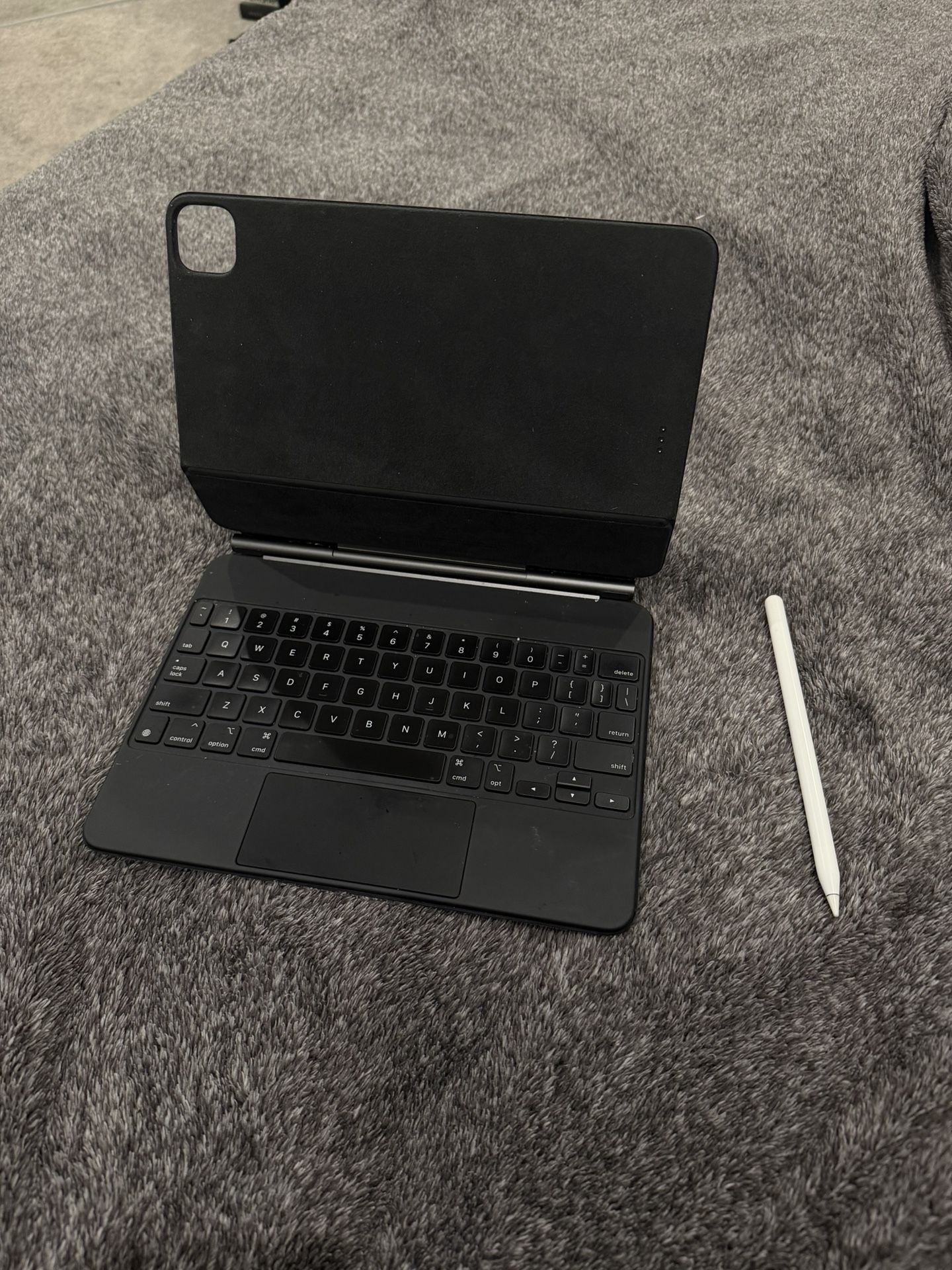 IPAD Cover/ Keyboard And Apple Pencil
