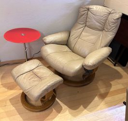 EKORNES Stressless Mayfair Recliner with ottoman  - Leather & Teak, with Mid-Century Modern red chrome & glass side table