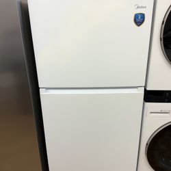 MIDEA TOP/BOTTOM REFRIGERATOR.