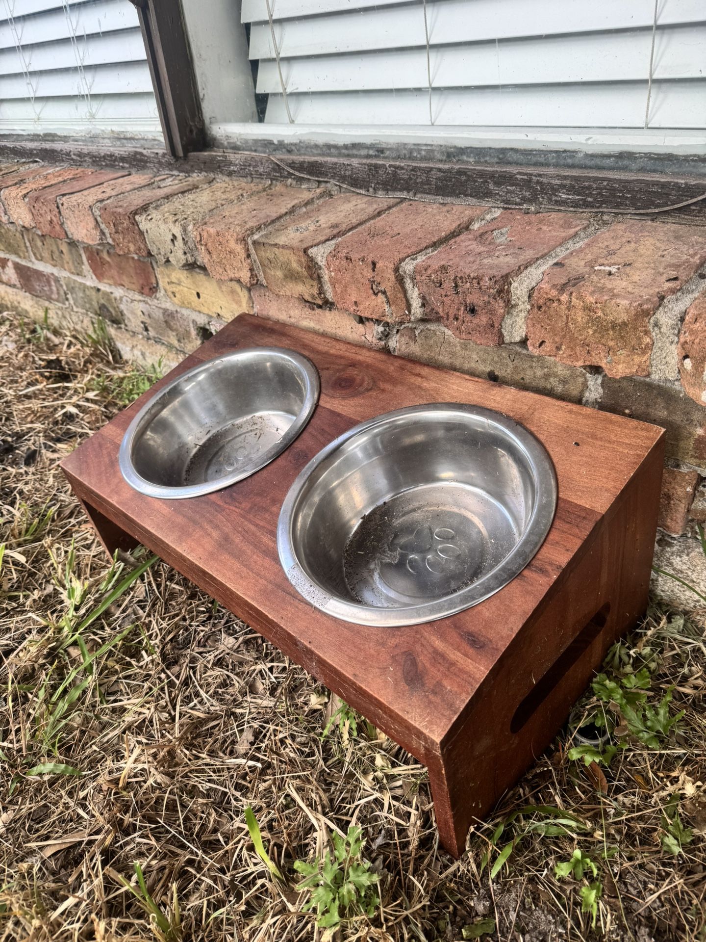 Dog Bowl & Dog Kennel