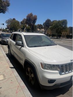2013 jeep Cherokee overland hemi 5.7. V8