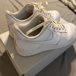 white nike Air Force’s 1 size 7 men