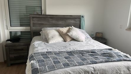 Queen bedroom set with two night stands and mirror