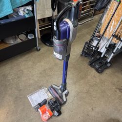 BLACK+DECKER POWERSERIES Extreme Cordless Pet Stick Vacuum Cleaner Very Good Condition