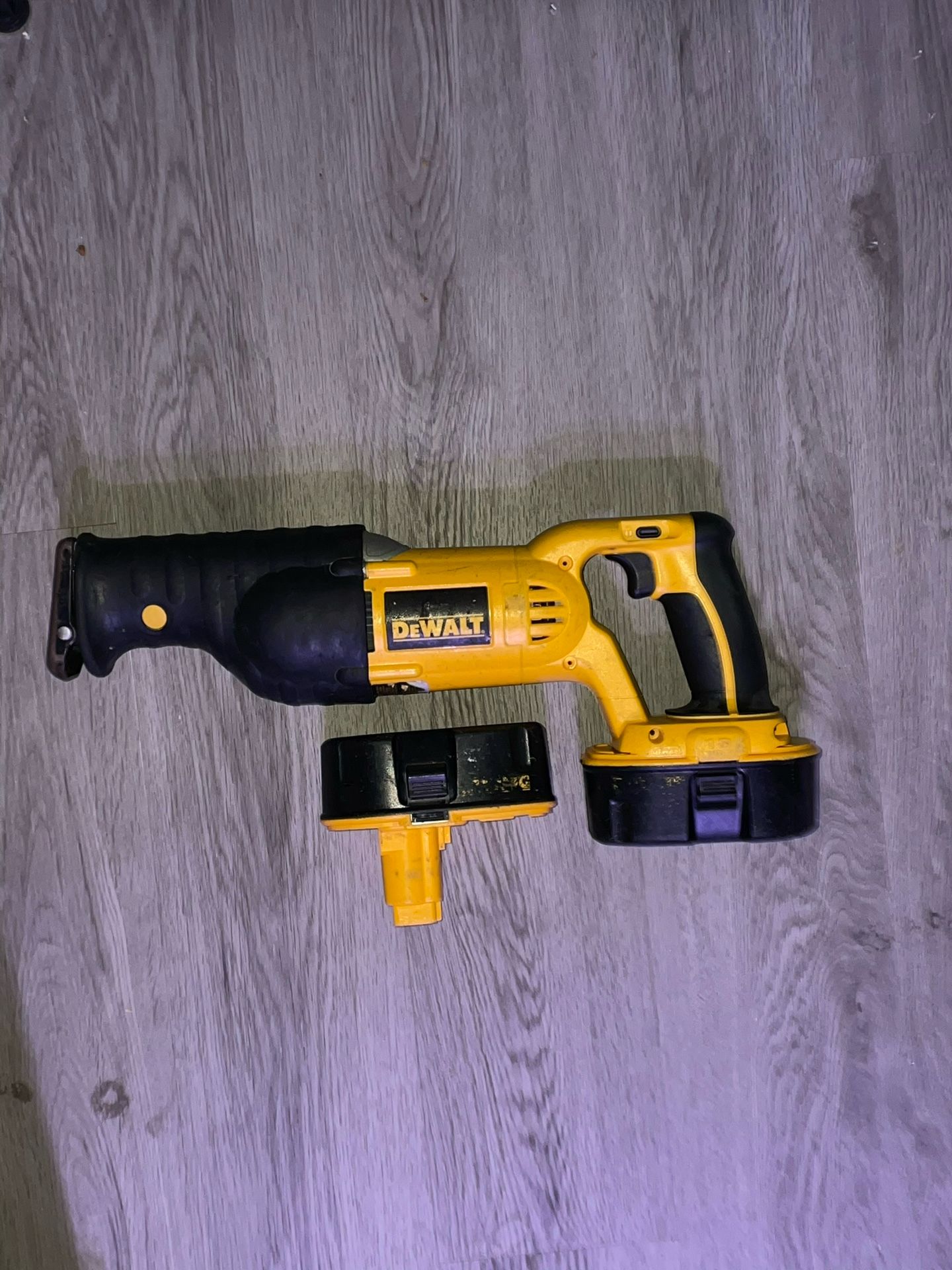 DEWALT DC385 18V Cordless Variable Speed Reciprocating Saw (Type 2)