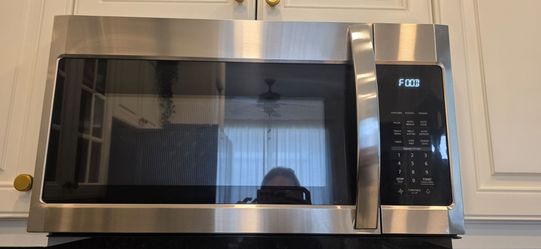 BLACK+DECKER Over-the-Range Microwave – Stainless Steel –Manufactured in 2025 - Excellent Condition