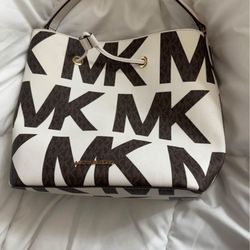 Michael Kors Bucket Bag