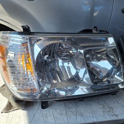 2005-2007 Toyota Land Cruiser Passenger side Headlight