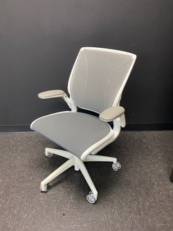 Humanscale Diffrient World White & Grey Ergonomic Chair