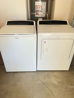 Whirlpool washer and gas dryer set