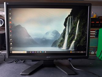 Acer Widescreen LCD Desktop Monitor
