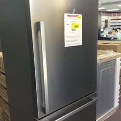 Hisense refrigerator 17.2 cu ft H 69.1” W 31.1 -D 27” Model# HRB171N6ASE
