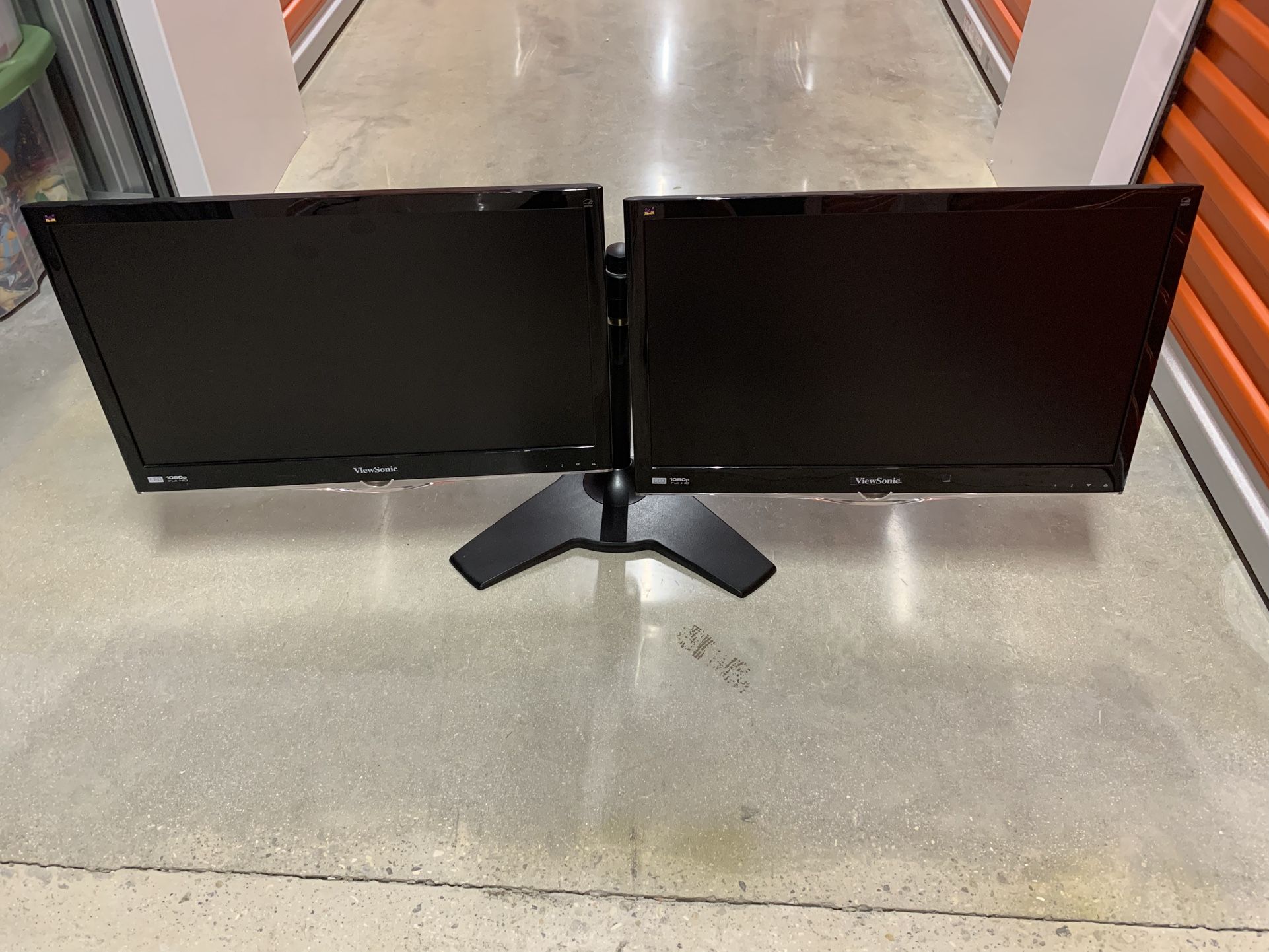 Dual Monitors