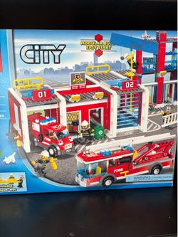 Lego City Fire House (opened box)