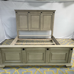 ( Delivery Available ) Cambridge Heritage King - Size Bed Frame