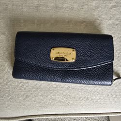 Michael Kors Wallet Like New 