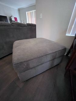 Ottoman w/storage