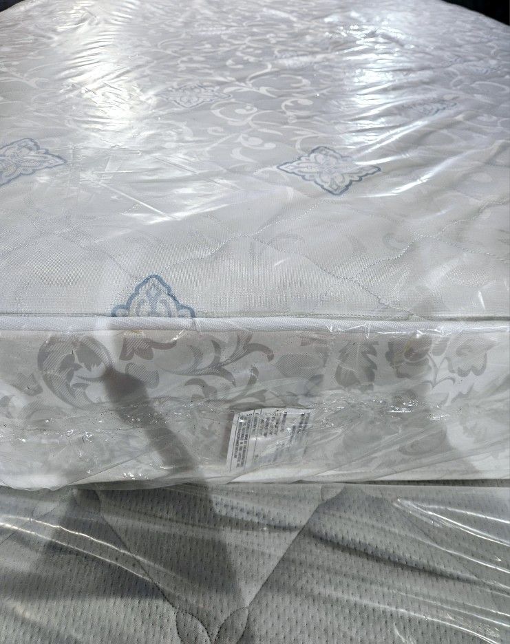 BRAND NEW  !!! QUEEN SET $189 --- MATTRESS AND BOX SPRING