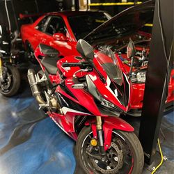 Honda CBR500R 2022 with 2300 Miles Clean title