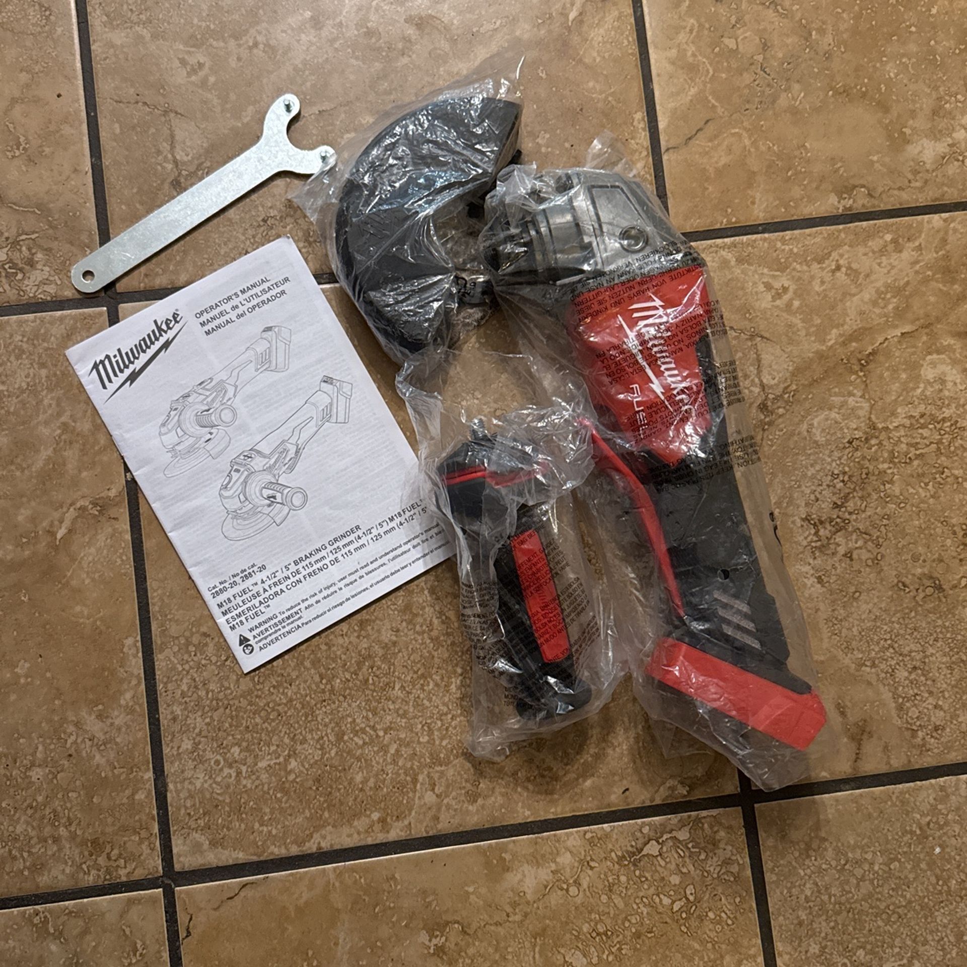 Milwaukee Fuel Grinder 4 1/2-5inch 2880
