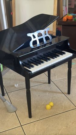 Toddler piano with bench