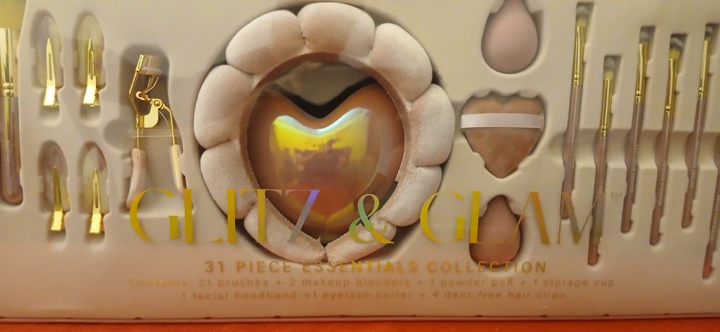 Glitz & Glam 31 Piece Essentials Collection Limitted Edition Brush Set