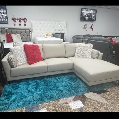 *Weekend Special*---Corsica Sophisticated Leather Sectional Sofa---Delivery And Easy Financing Available👌