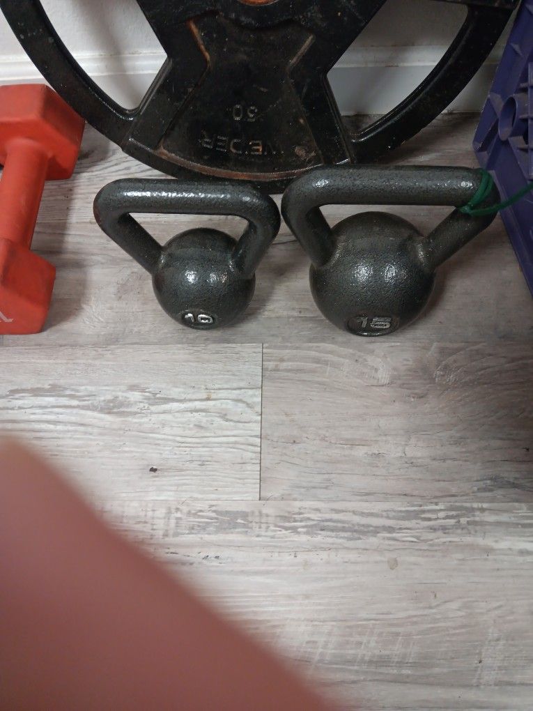 Kettle Bells 10 And 15lbs