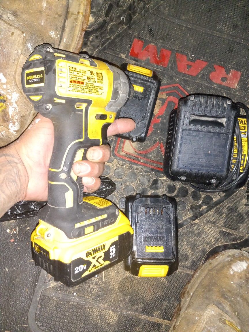 Dewalt Impact Drill An 4 Batteries With Charger