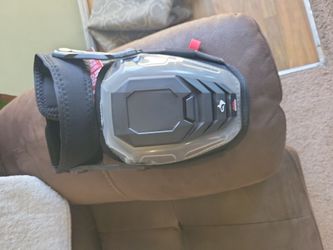 Husky knee pads