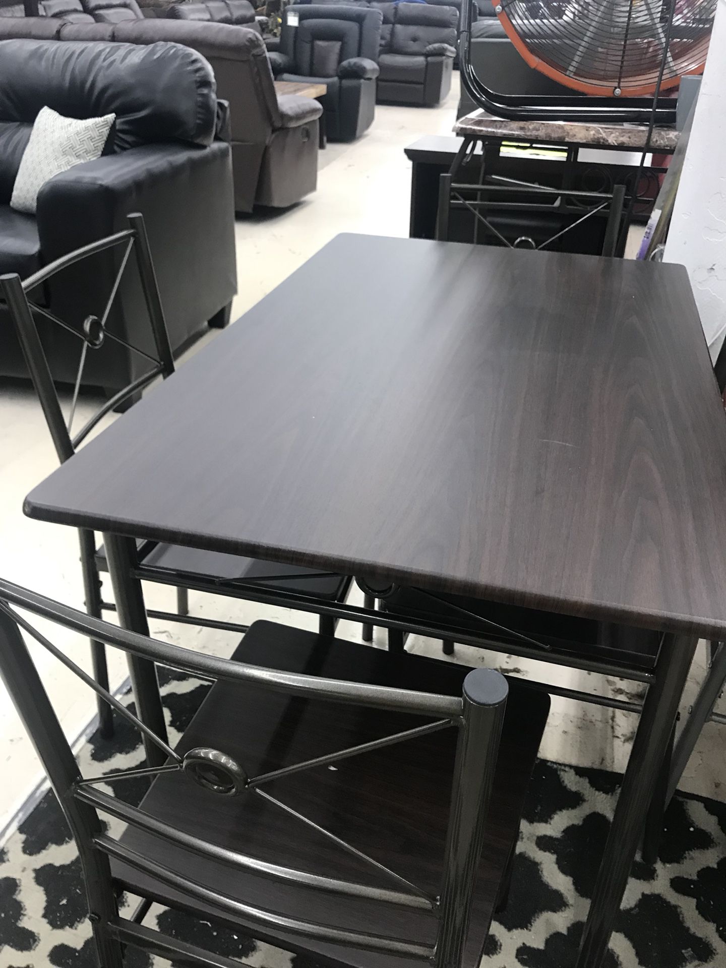 DINNING ROOM SET TABLE AND 4 CHAIRS ON SALE