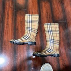 Burberry Boots 