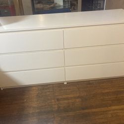 Dresser With 6 Drawers $199