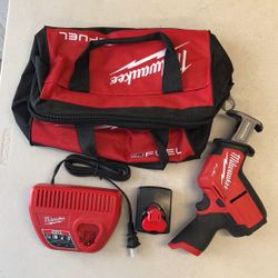 2520-21 Xc  Milwaukee M12